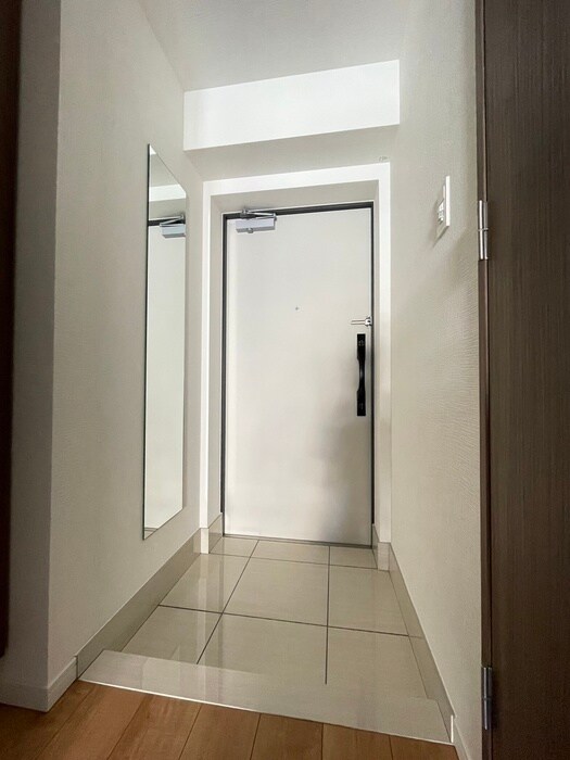 物件内観写真18　(玄関)