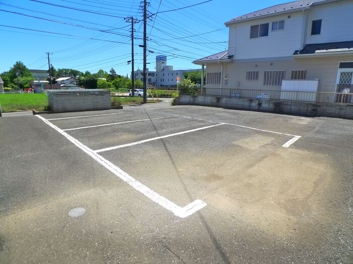 物件外観写真4　(駐車場)