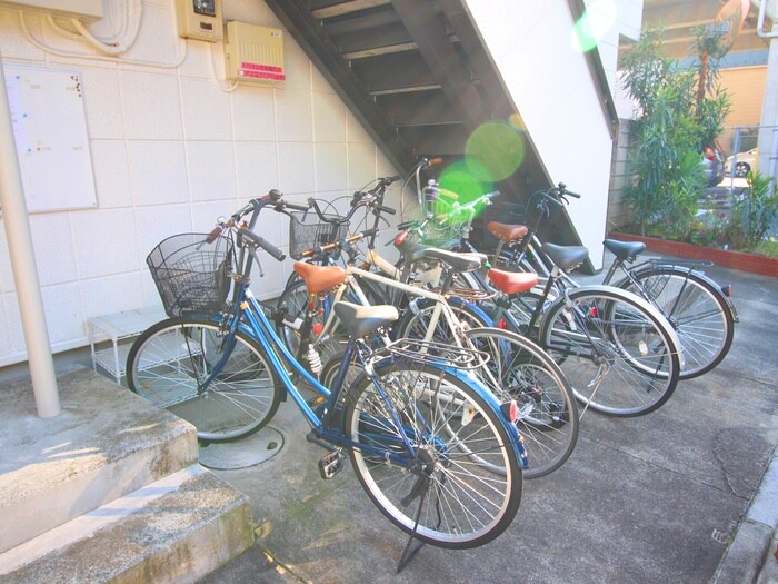 物件外観写真5　(駐輪場)