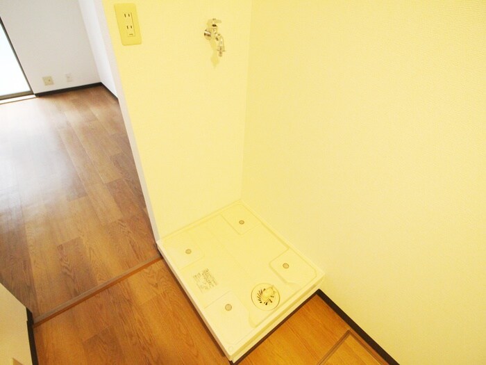 物件内観写真13　(洗濯機置場)