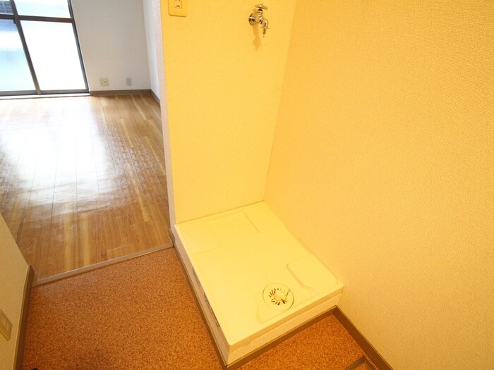 物件内観写真13　(洗濯機置場)