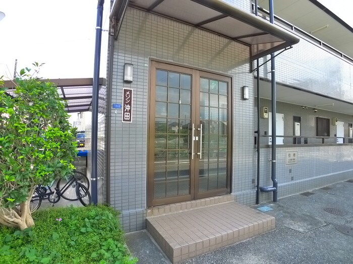 物件外観写真5　(エントランス部分)