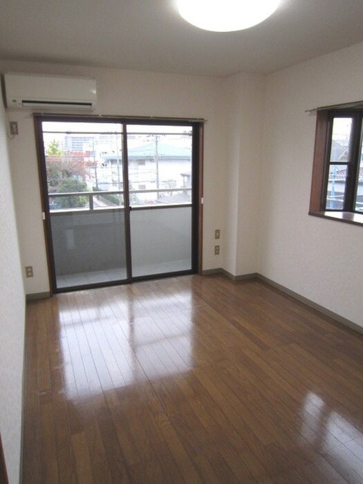 物件内観写真10　(室内からの展望)