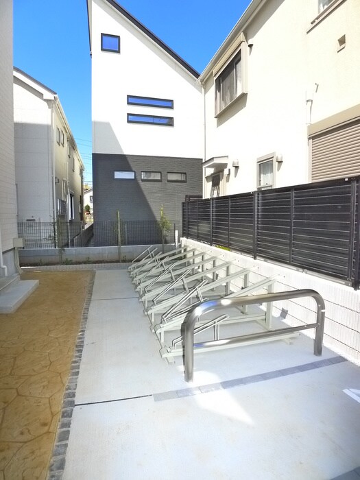 物件外観写真4　(駐輪場)