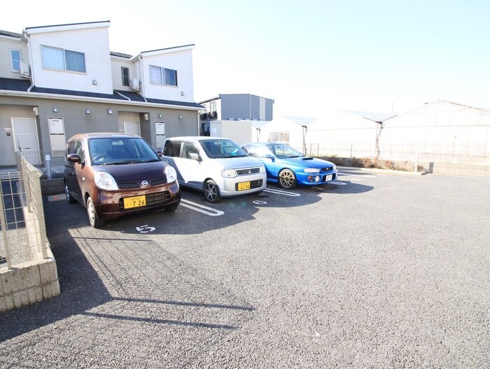 物件外観写真4　(駐車場)