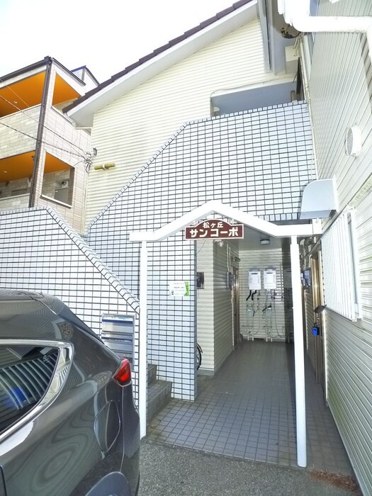 物件外観写真5　(エントランス部分)