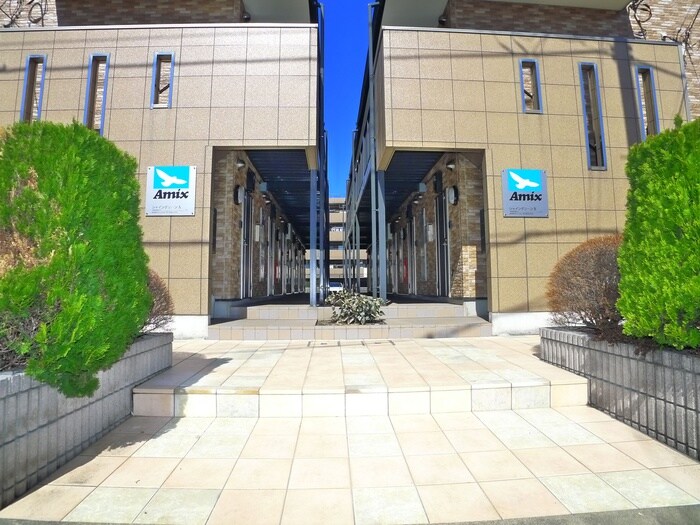 物件外観写真2　(エントランス部分)