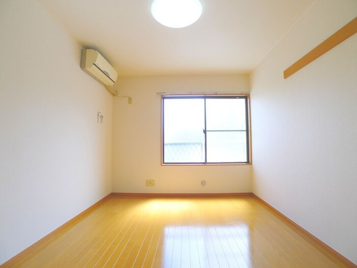 物件内観写真8　(室内からの展望)