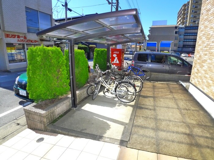 物件外観写真3　(駐輪場)
