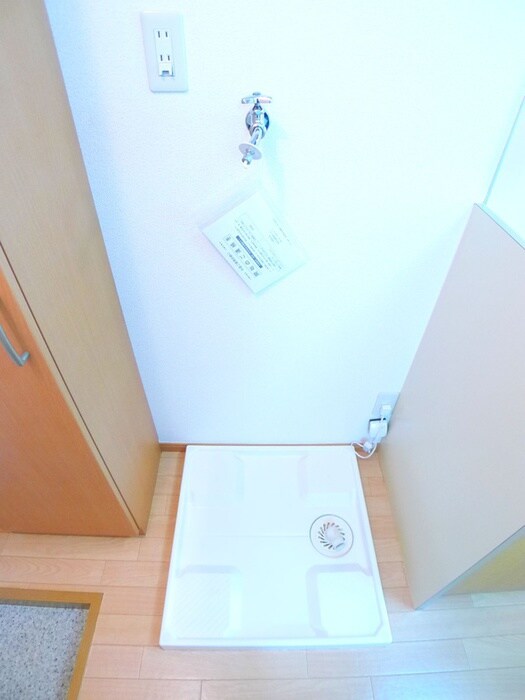 物件内観写真15　(洗濯機置場)