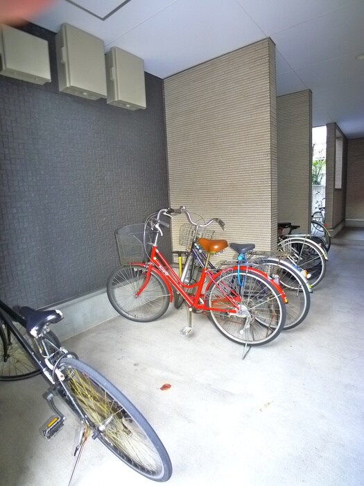 物件外観写真4　(駐輪場)