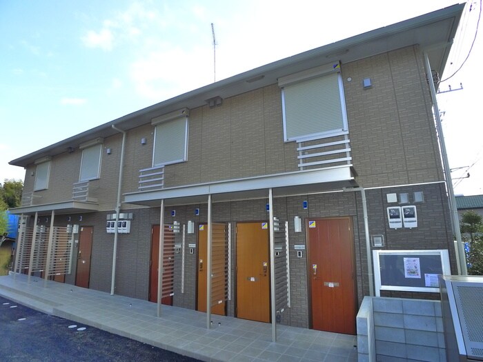 物件外観写真3　(エントランス部分)