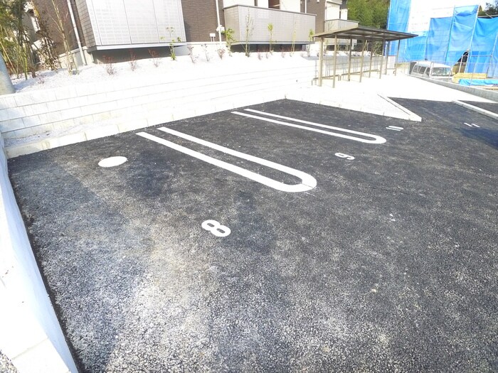 物件外観写真4　(駐車場)