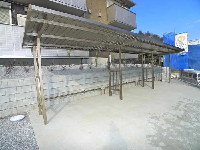 物件外観写真5　(駐輪場)