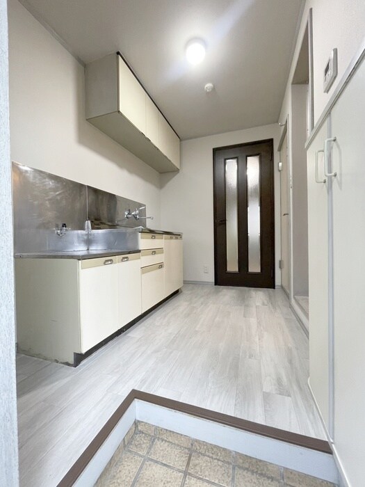 物件内観写真12　(玄関)