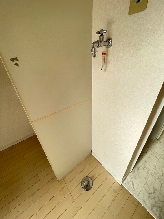 物件内観写真12　(洗濯機置場)