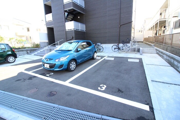 物件外観写真3　(駐車場)