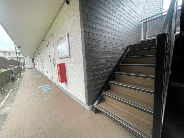 物件外観写真4　(エントランス部分)