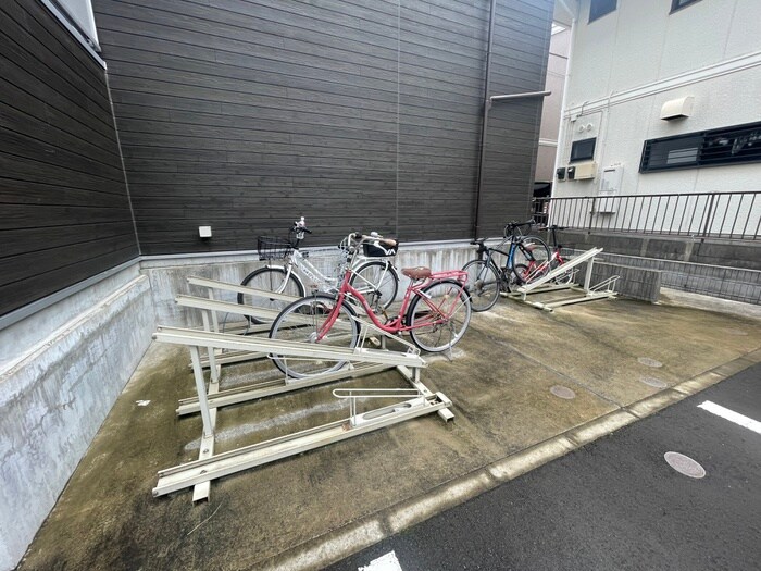 物件外観写真6　(駐輪場)