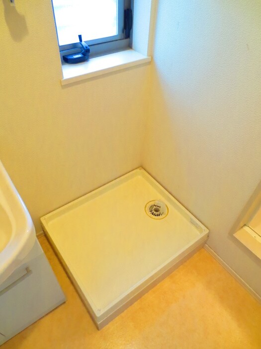 物件内観写真12　(洗濯機置場)