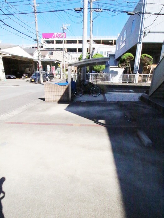 物件外観写真2　(駐車場)