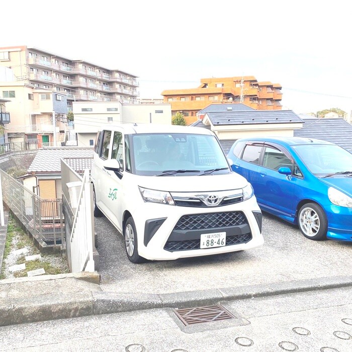 物件外観写真4　(駐車場)