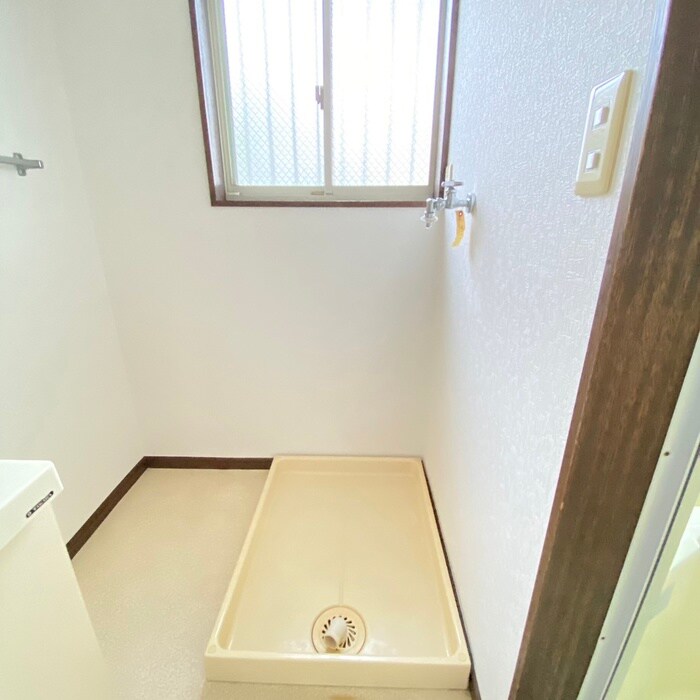 物件内観写真13　(洗濯機置場)