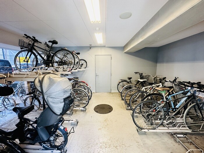 物件外観写真5　(駐輪場)