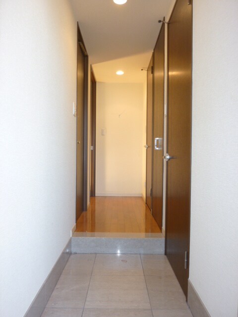 物件内観写真13　(玄関)