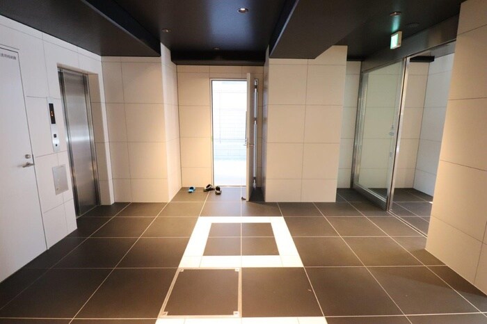 物件外観写真4　(エントランス部分)