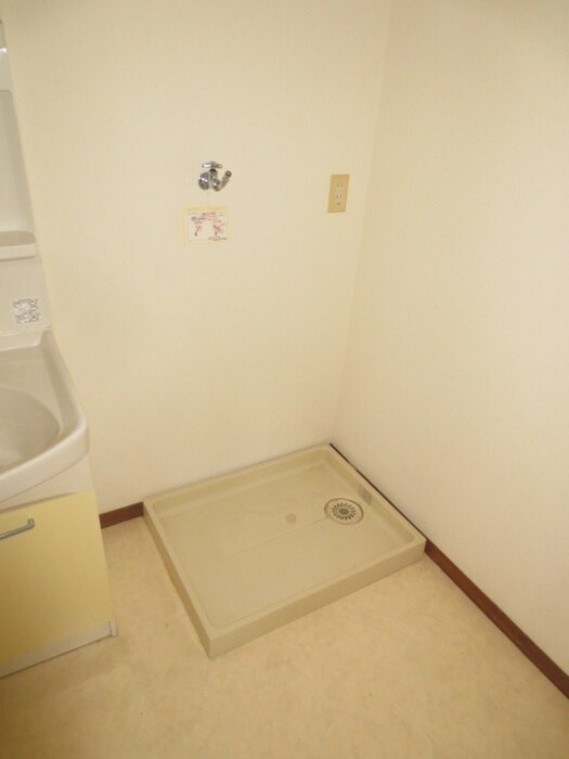 物件内観写真8　(洗濯機置場)