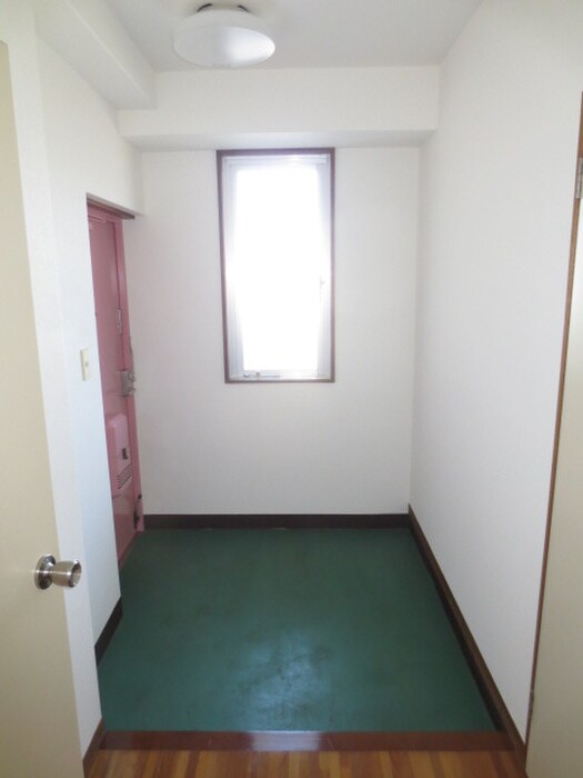 物件内観写真13　(玄関)