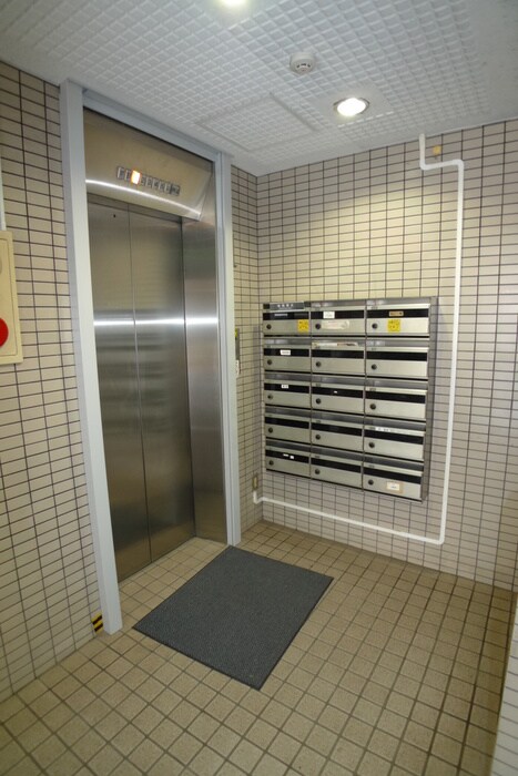 物件外観写真5　(エントランス部分)