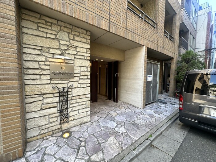 物件外観写真2　(エントランス部分)