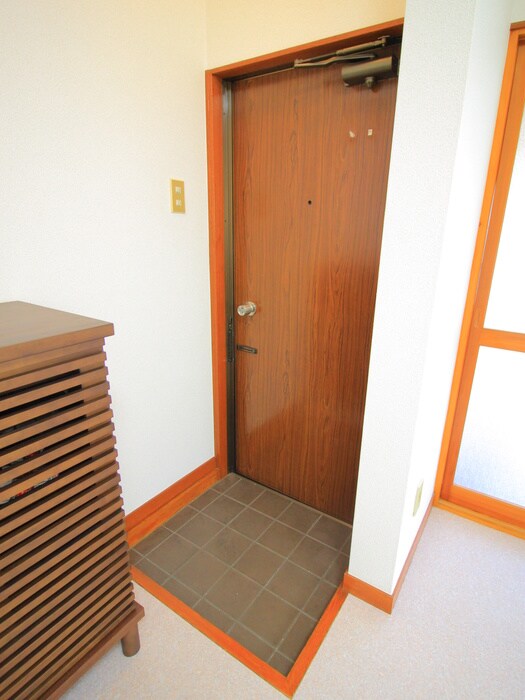 物件内観写真5　(玄関)