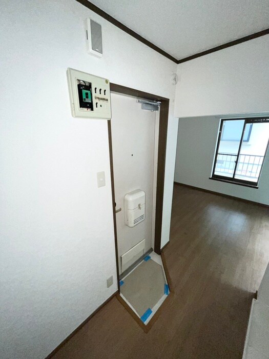 物件内観写真16　(玄関)