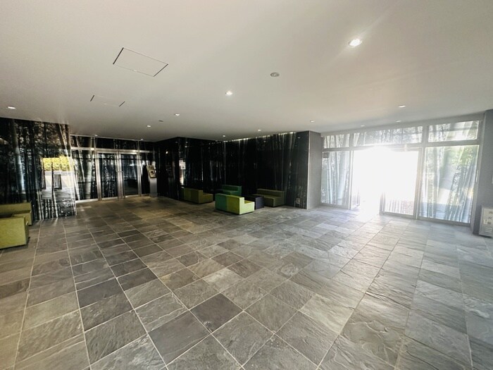 物件外観写真4　(エントランス部分)