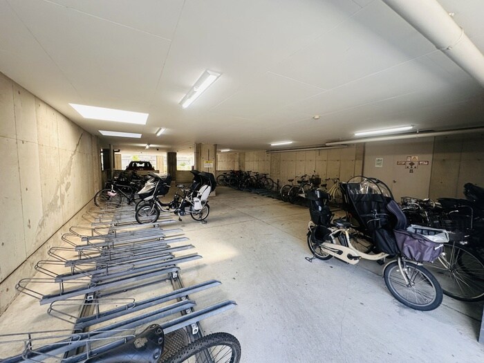 物件外観写真5　(駐輪場)