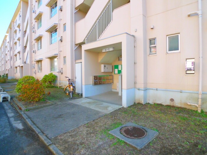 物件外観写真2　(エントランス部分)