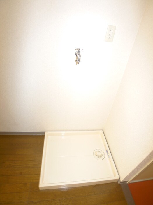 物件内観写真15　(洗濯機置場)