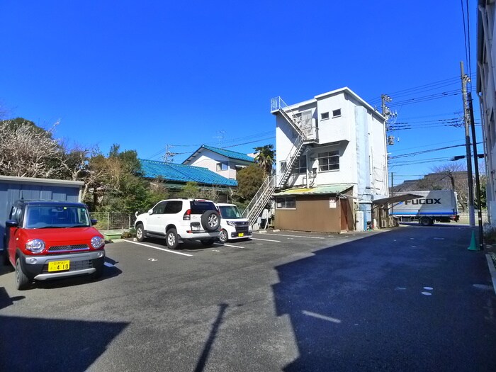 物件外観写真4　(駐車場)