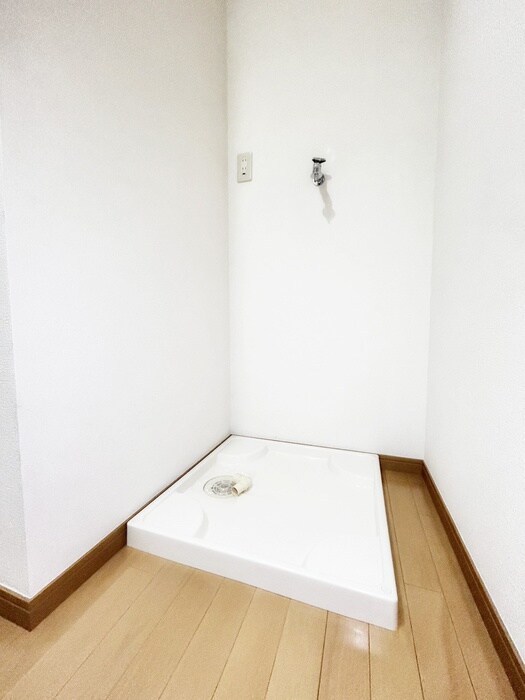 物件内観写真18　(洗濯機置場)