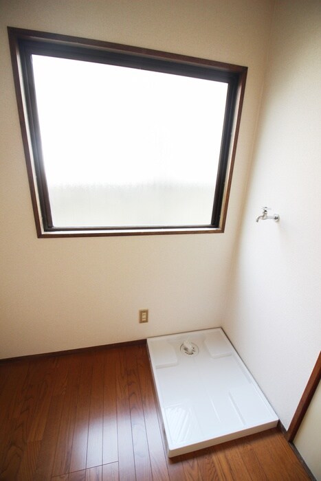 物件内観写真9　(洗濯機置場)