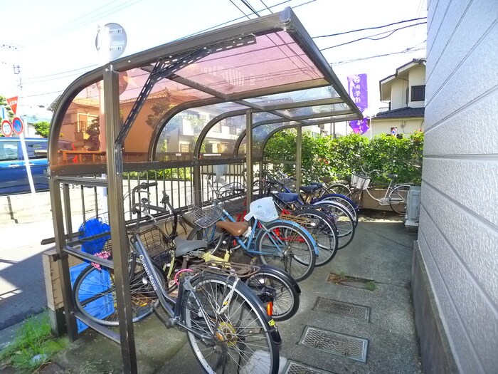 物件外観写真3　(駐輪場)
