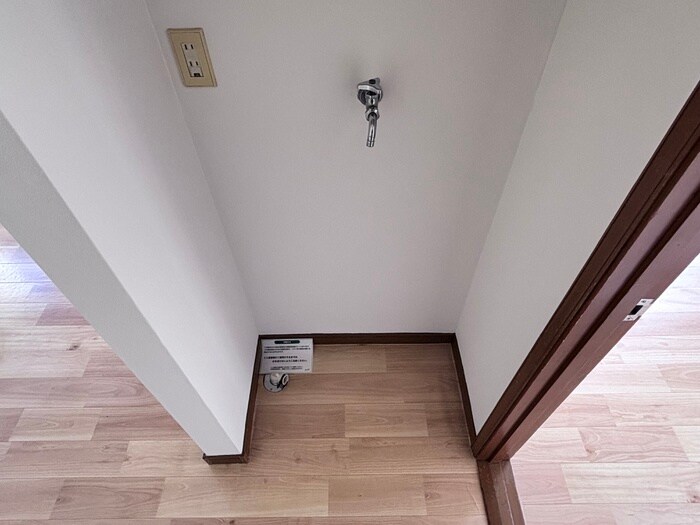 物件内観写真17　(洗濯機置場)