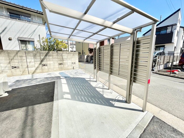 物件外観写真4　(駐輪場)