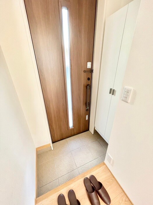 物件内観写真18　(玄関)