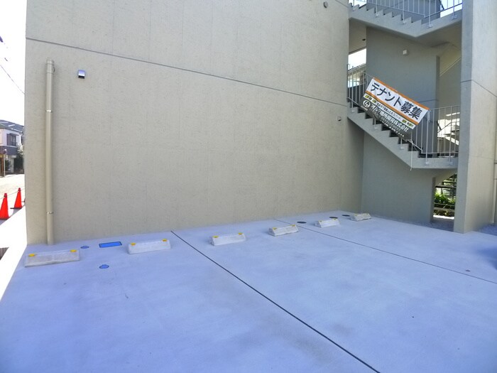 物件外観写真3　(駐車場)