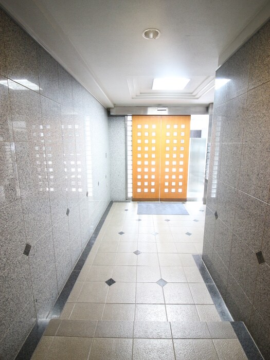 物件外観写真4　(エントランス部分)