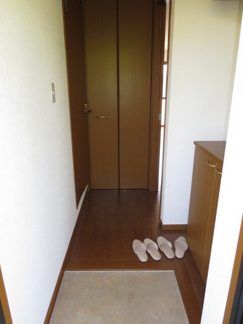 物件内観写真4　(玄関)